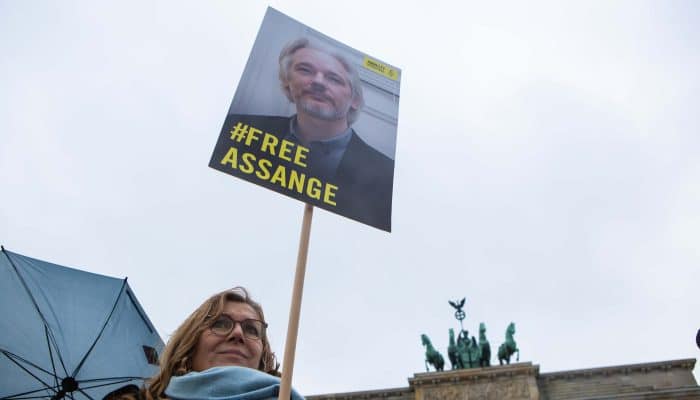 Reino Unido/EUA: “Notícias positivas” com a libertação de Julian Assange 